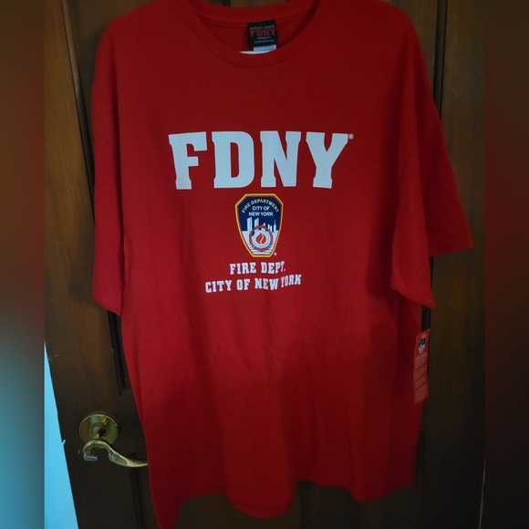 New York Fire Department T-Shirt - Picture 2 of 5